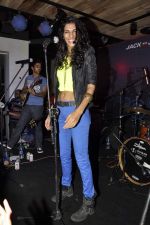 Anushka Manchanda live at Vero Moda in Khar,Mumbai on 22nd Aug 2012 (62).JPG